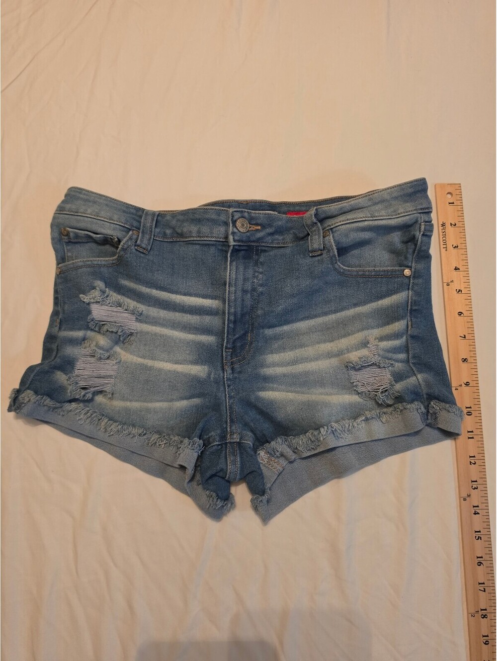 Celebrity Pink The Honey Denim Shorts Womens 13/31 Distressed Blue Jean Shorts